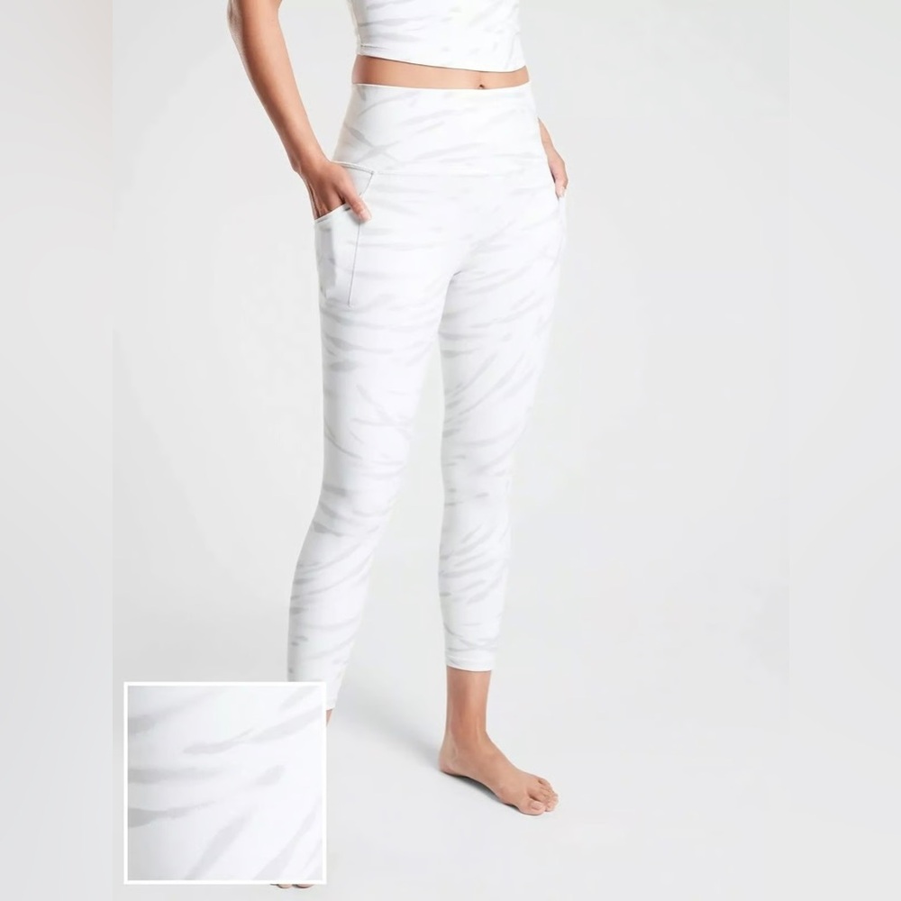 Athleta Salutation Stash 7/8 Tight
